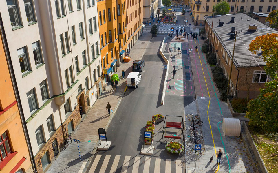 Hälsingegatan seen obliquely from above with exhibited modules for living street environment