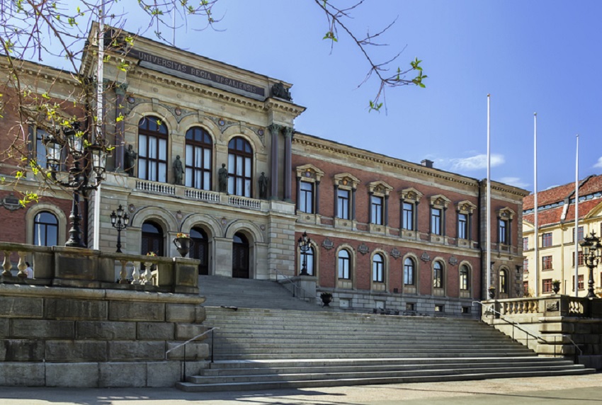 Huvudbyggnad vid universitet